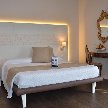H2O Bed and Breakfast Sirmione Buitenkant foto