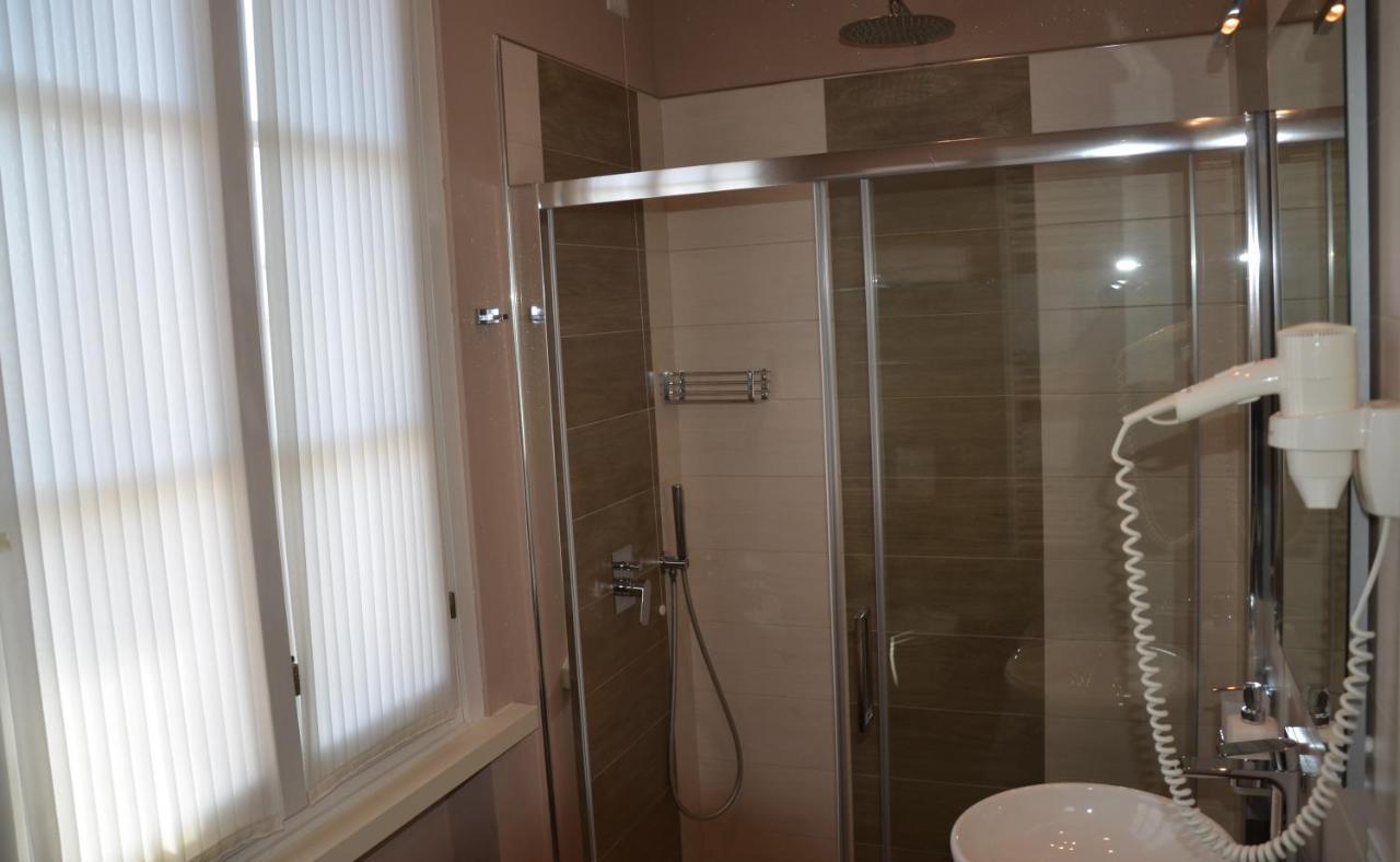 H2O Bed and Breakfast Sirmione Buitenkant foto