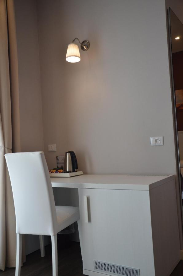 H2O Bed and Breakfast Sirmione Buitenkant foto